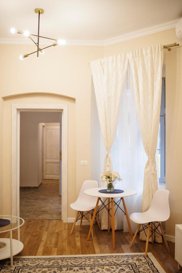 Jolie Flat In The Heart Of The City Timisoara Esterno foto